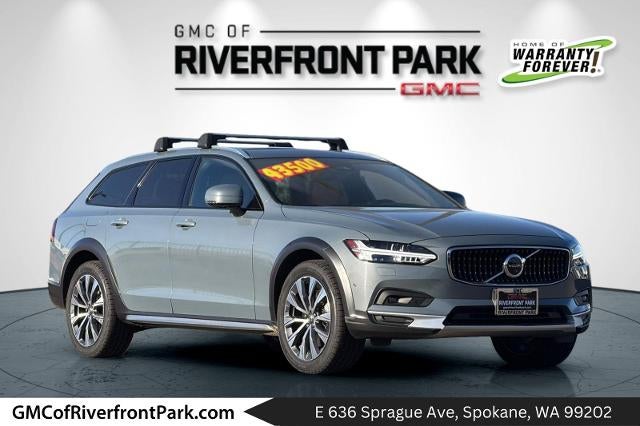 2022 Volvo V90 Cross Country Base