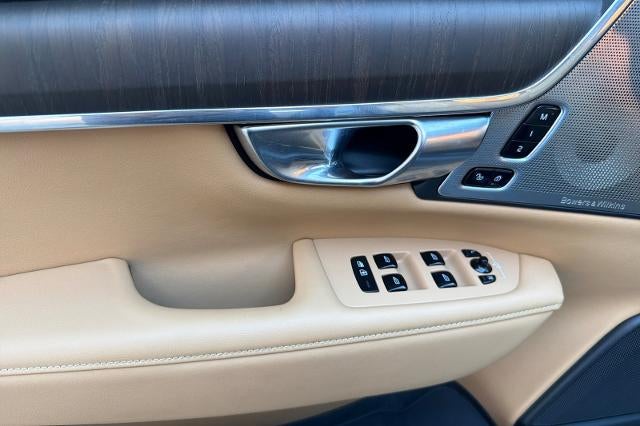 2022 Volvo V90 Cross Country Base