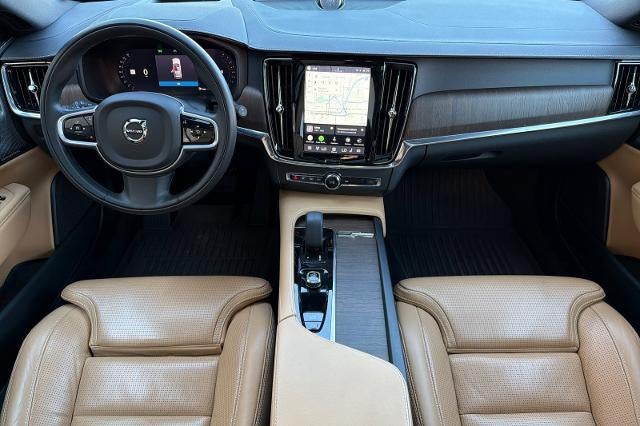 2022 Volvo V90 Cross Country Base