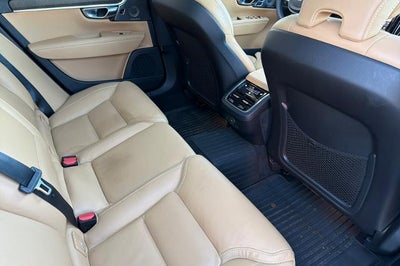 2022 Volvo V90 Cross Country Base