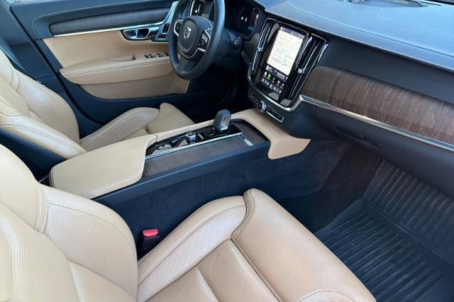 2022 Volvo V90 Cross Country Base