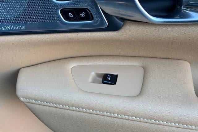 2022 Volvo V90 Cross Country Base