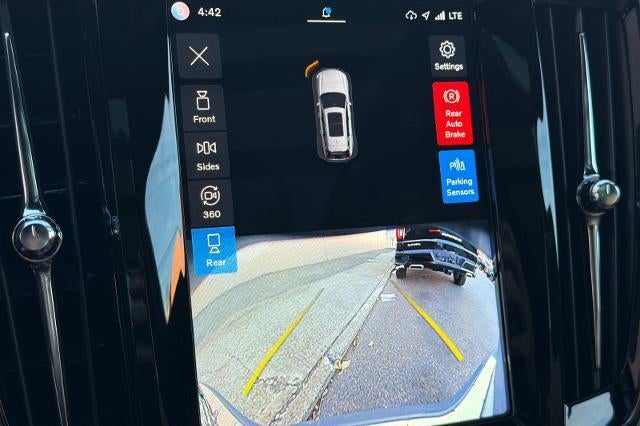 2022 Volvo V90 Cross Country Base