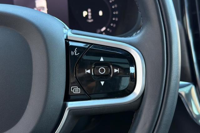 2022 Volvo V90 Cross Country Base