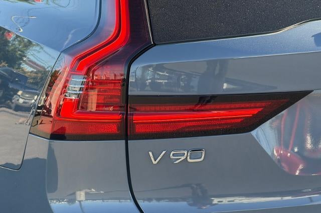 2022 Volvo V90 Cross Country Base