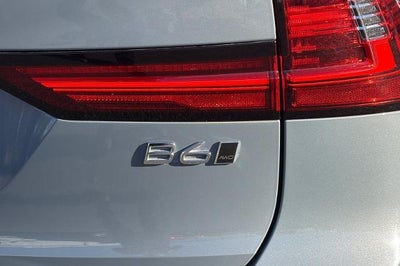 2022 Volvo V90 Cross Country Base