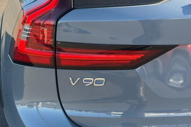 2022 Volvo V90 Cross Country Base