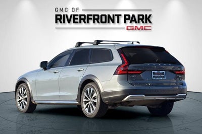 2022 Volvo V90 Cross Country Base