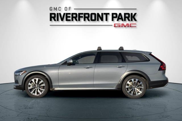 2022 Volvo V90 Cross Country Base