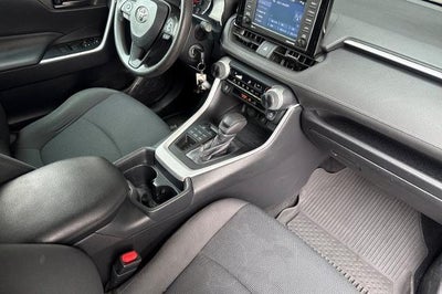 2020 Toyota RAV4 LE