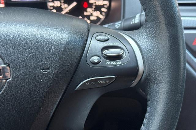 2018 Nissan Pathfinder SL
