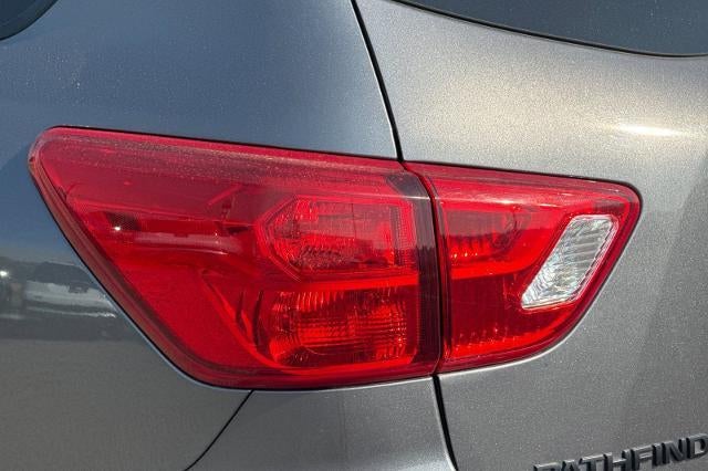 2018 Nissan Pathfinder SL